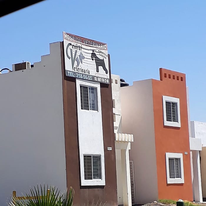 Fachada de Central Veterinaria en Prados del Sur